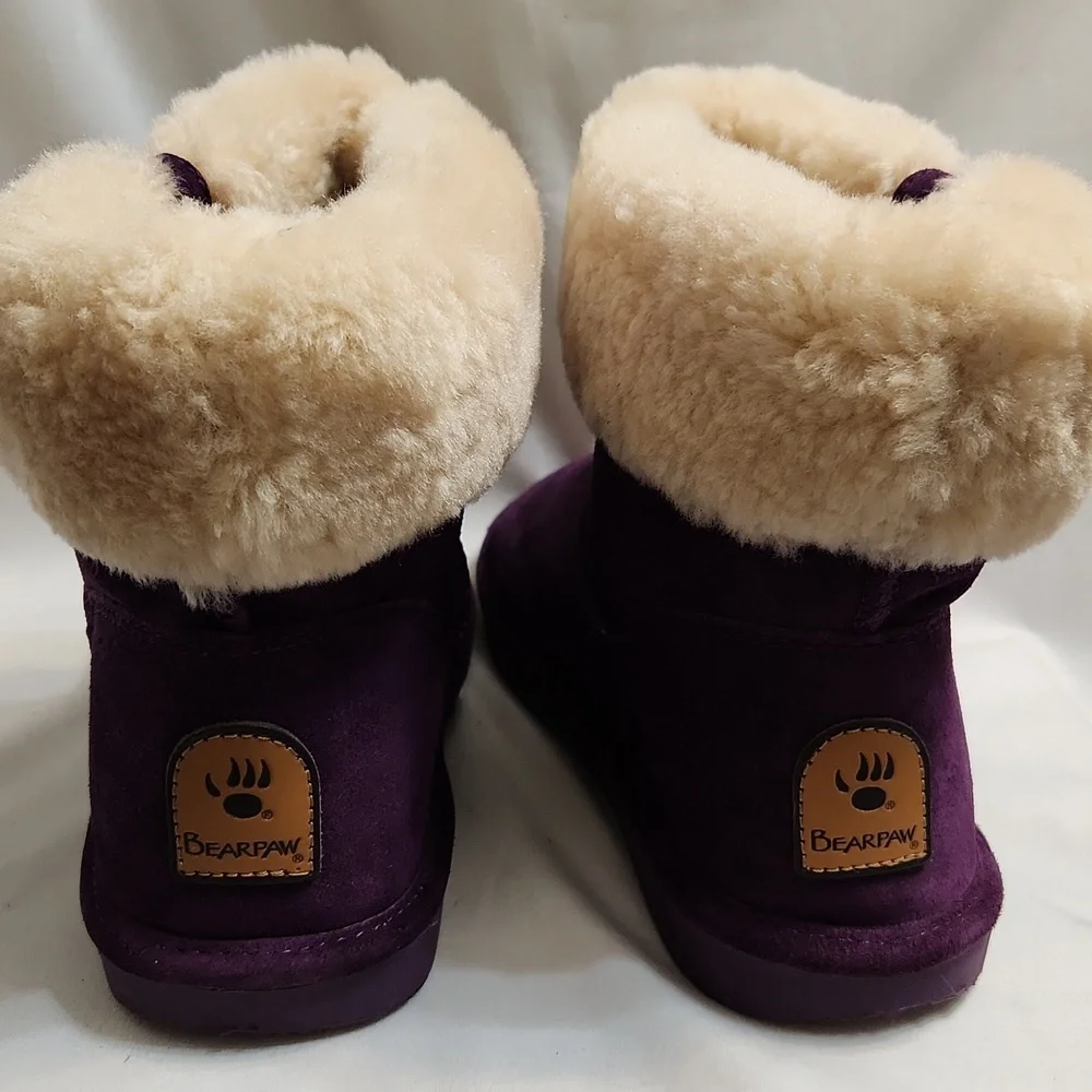 BearPaw Abby 6 Buckle Winterberry Suede Sheepskin Winter Short Boots (W size 8)